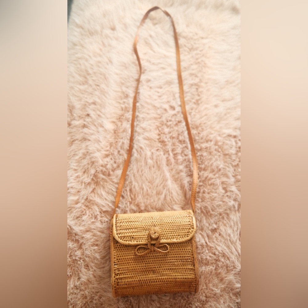 Elegant Tan Woven Crossbody Bag